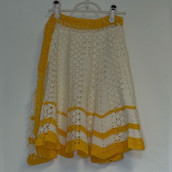Vintage Handknit Yellow and Cream Crochet Skirt Apron Chic accessory - Picture 5 of 5